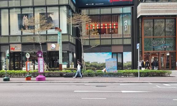 北角匯二期商場，跨境巴士香港往返深圳灣口岸路線的上車點，方便港島東居民出行過關。