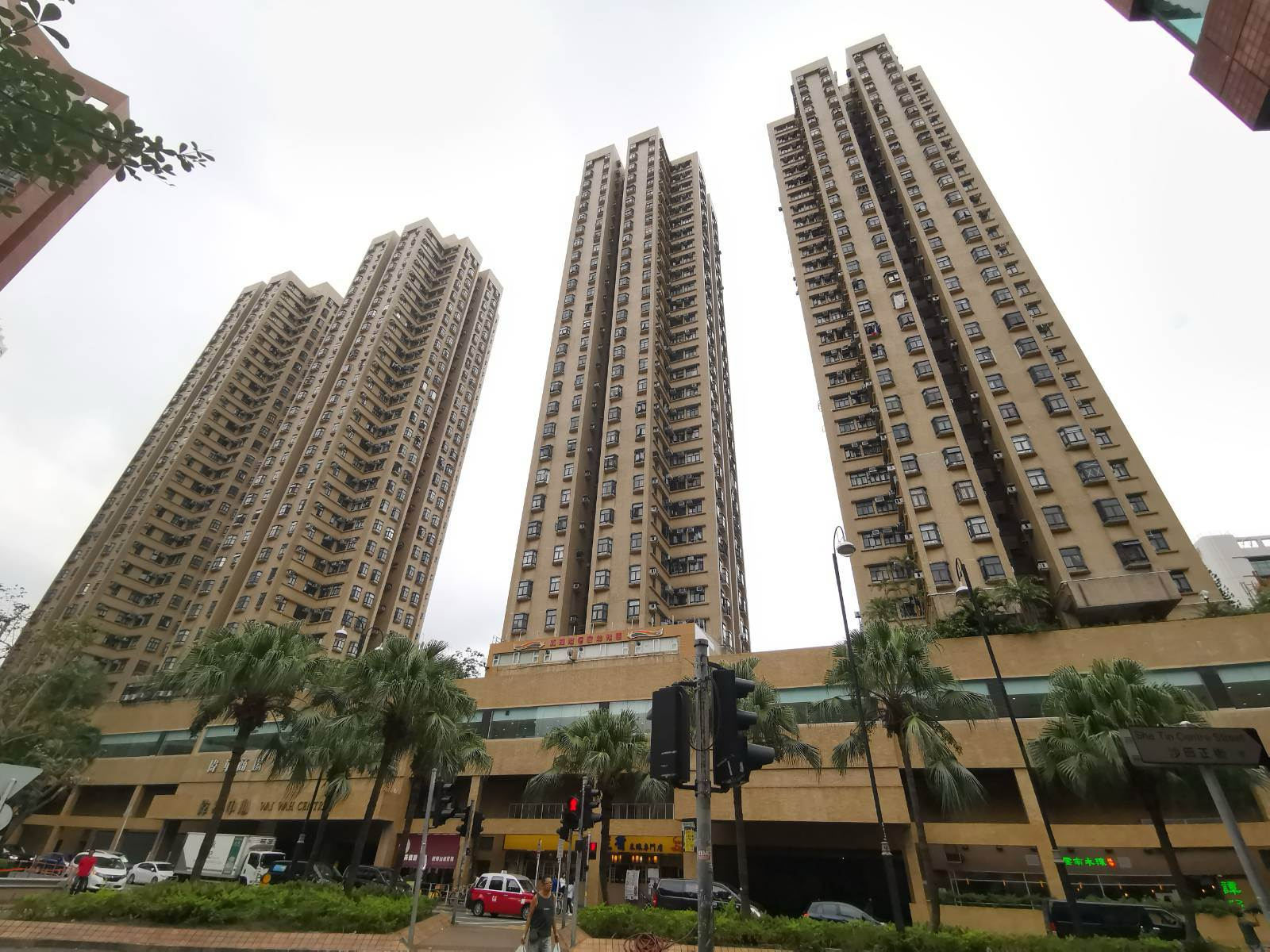 沙田偉華中心，香港往返清遠長隆跨境巴士的上車點，方便新界東居民前往清遠長隆森林動物園主題樂園。