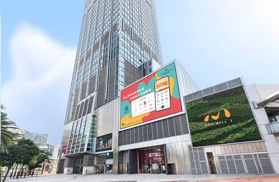 荃灣如心廣場，香港往返廣州番禺長隆跨境巴士的上車點，方便新界西居民前往廣州長隆主題樂園出行。